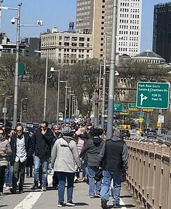 Brooklyn bridge crowds